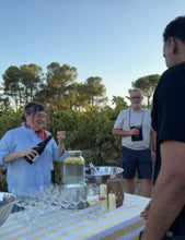 Carregar la imatge al visor de la galeria, Sopar Maridatge de Verema entre Vinyes amb Barbacoa | Esdeveniment Exclusiu · Penedès